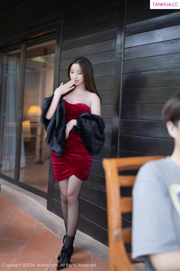   [XiuRen]高清写真图 2024.02.06 No.8077 杏子Yada 相亲情节第4张图片